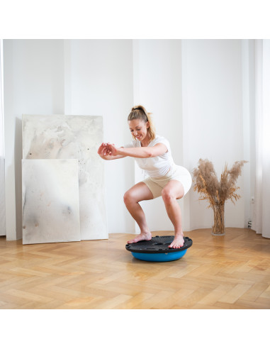 BLAU BALL ZUM TRAINING DES GLEICHGEWICHTS HMS